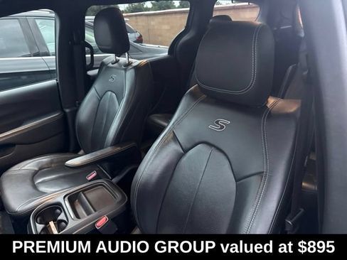 Used 2018 Chrysler Pacifica Touring-L w/ Premium Audio Group FWD image 5