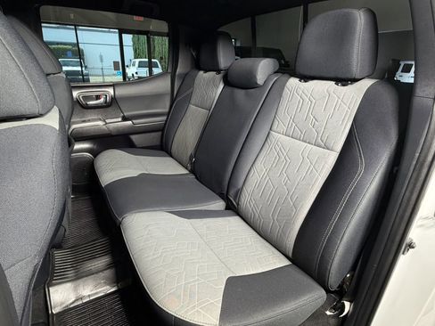 Used 2020 Toyota Tacoma TRD Off-Road w/ Technology Package image 16