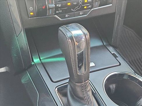 Used 2016 Ford Explorer XLT w/ Equipment Group 202A AWD/4WD image 11