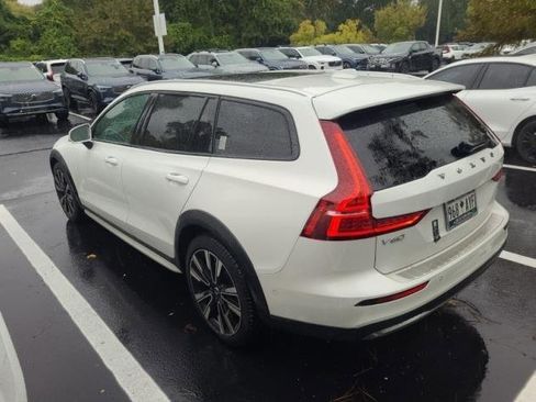 Used 2024 Volvo V60 B5 Cross Country Ultimate image 3