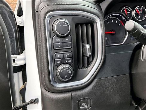 Used 2022 Chevrolet Silverado 1500 LT Trail Boss w/ Convenience Package II image 25