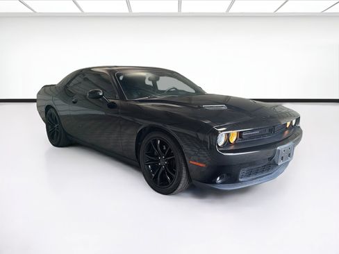 Used 2016 Dodge Challenger SXT w/ Blacktop Package RWD image 3