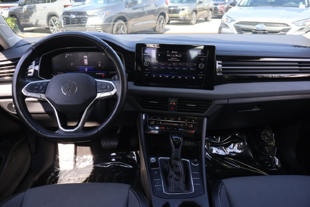 Used 2025 Volkswagen Jetta SE FWD image 16