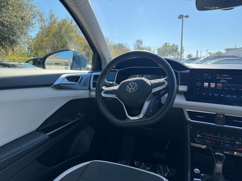 Used 2025 Volkswagen Taos SE image 34