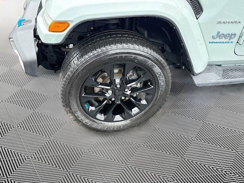 Used 2023 Jeep Wrangler Unlimited Sahara w/ Cold Weather Group AWD/4WD image 9