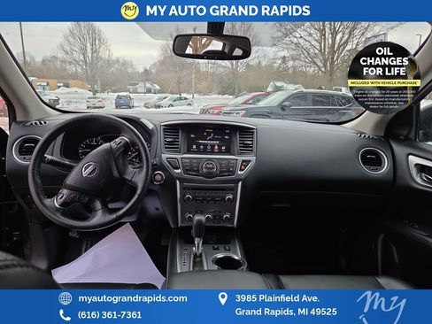 Used 2020 Nissan Pathfinder SL image 12