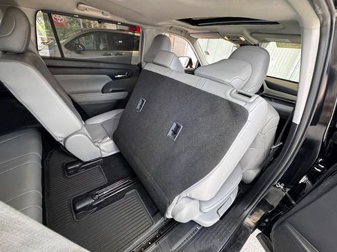 Certified 2023 Toyota Highlander XLE AWD/4WD image 61
