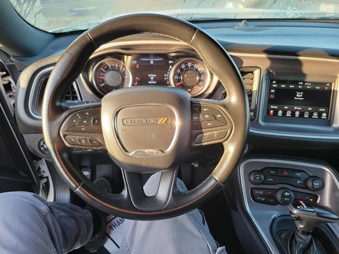 Used 2020 Dodge Challenger SXT image 4