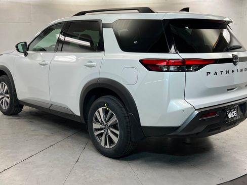 New 2026 Nissan Pathfinder SL image 3