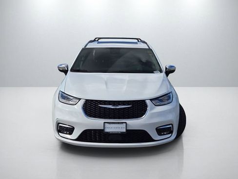 Used 2023 Chrysler Pacifica Touring-L image 2