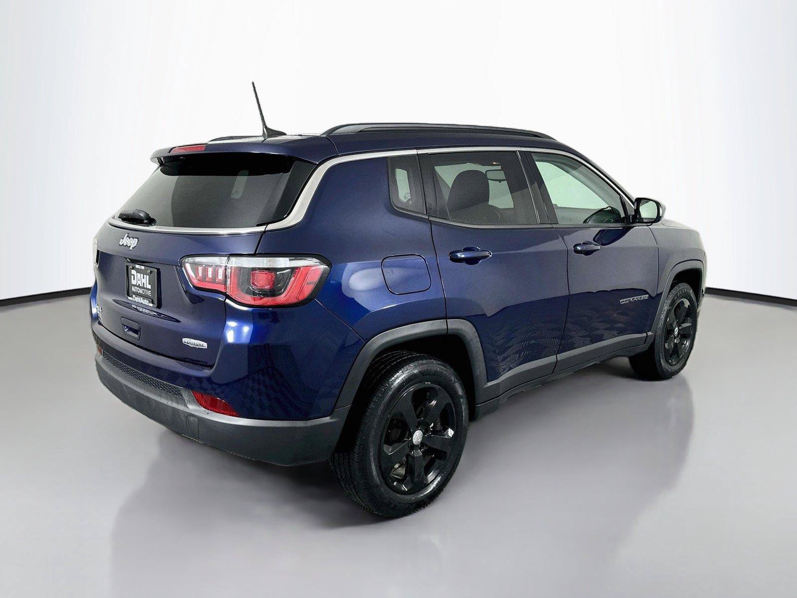 Used 2020 Jeep Compass Latitude w/ Cold Weather Group AWD/4WD image 12