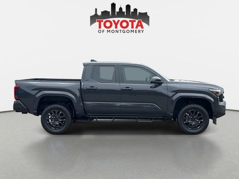 Used 2024 Toyota Tacoma TRD Sport w/ TRD Sport Upgrade Package image 31