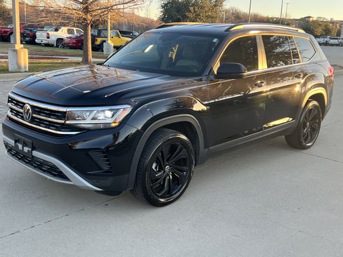 Used 2023 Volkswagen Atlas SE w/ Black Wheel Package image 5