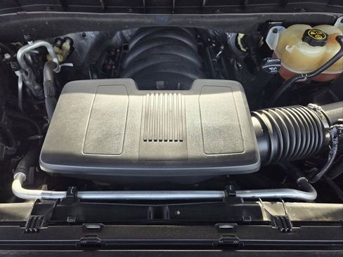 Used 2022 Chevrolet Suburban Premier image 31