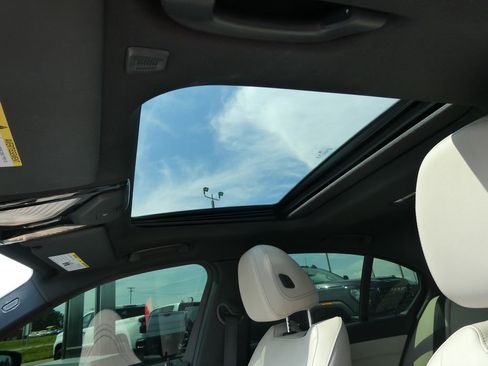 Used 2021 BMW 330i Sedan w/ Premium Package RWD image 25