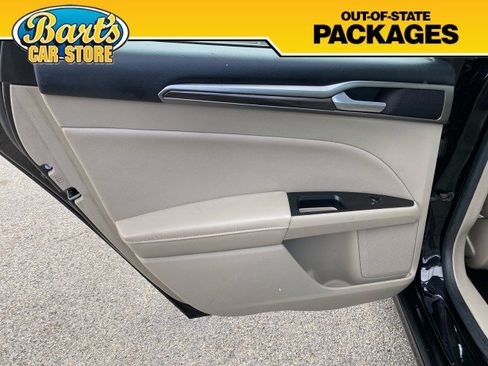 Used 2017 Ford Fusion SE w/ Fusion SE Technology Package image 17