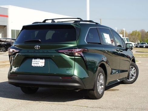 Used 2026 Toyota Sienna XLE AWD/4WD image 24
