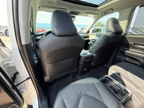 Used 2025 Toyota Grand Highlander AWD image 15