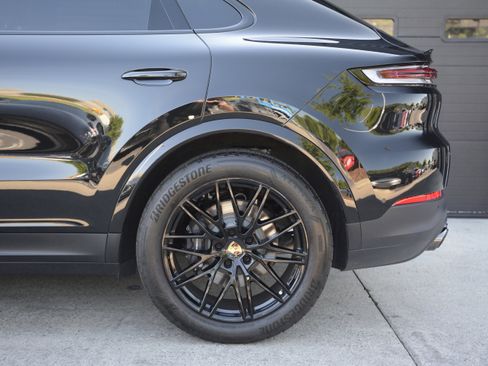 Certified 2024 Porsche Cayenne GTS AWD/4WD image 38