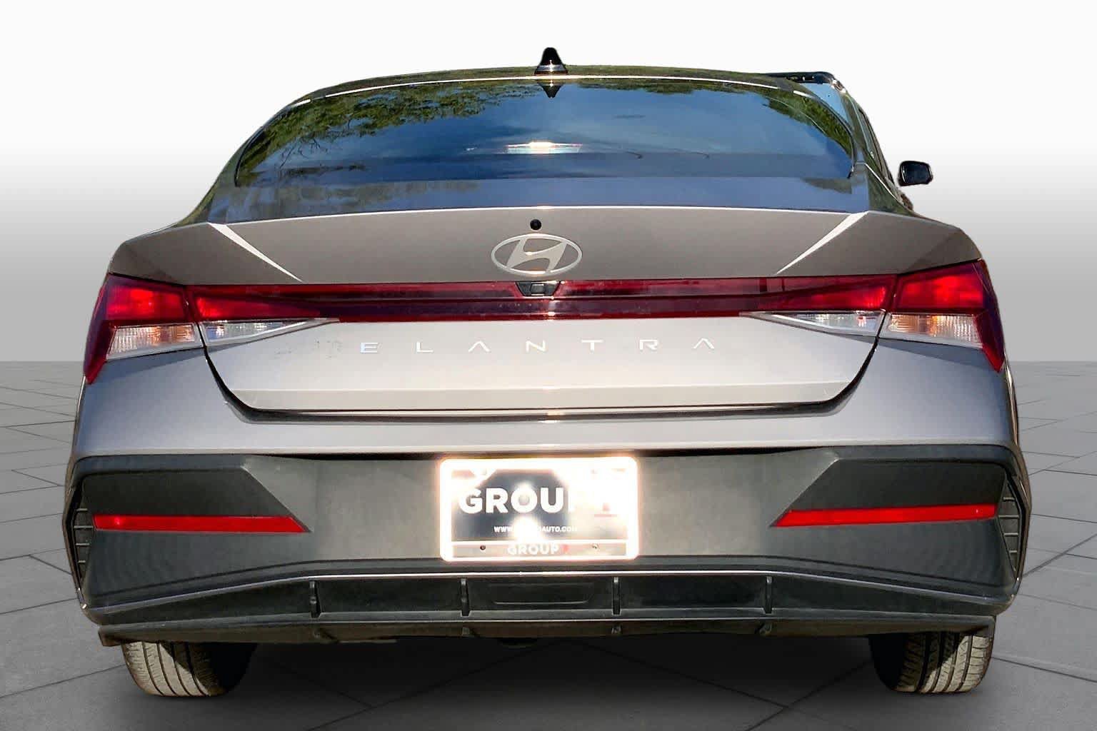 Used 2024 Hyundai Elantra SEL FWD image 5