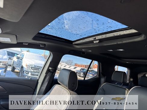 Used 2023 Chevrolet Traverse Premier image 18