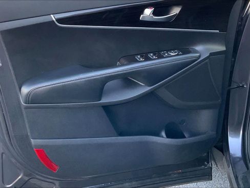 Used 2019 Kia Sorento LX image 21