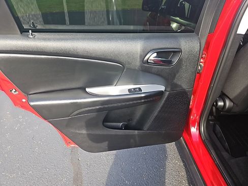 Used 2019 Dodge Journey SE image 20