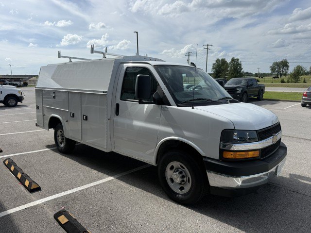 Used 2024 Chevrolet Express 3500 w/ Power Convenience Package RWD image 3