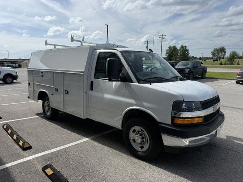 Used 2024 Chevrolet Express 3500 w/ Power Convenience Package RWD image 3