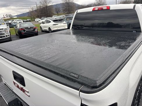 Used 2017 GMC Sierra 1500 SLT w/ SLT Premium Package image 16