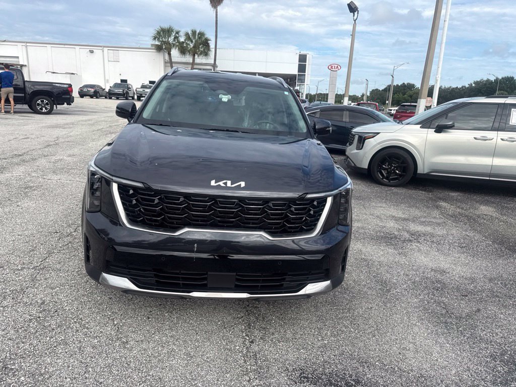 Certified 2025 Kia Sorento S FWD image 2