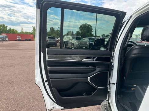 Used 2022 Jeep Wagoneer Series II w/ Flexible Seating Group AWD/4WD image 22