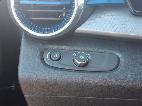 Used 2025 Chevrolet Trax LT image 18