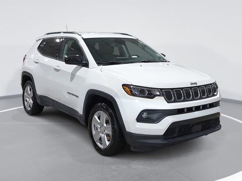Used 2022 Jeep Compass Latitude AWD/4WD image 3