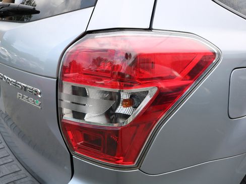 Used 2014 Subaru Forester 2.5i Premium w/ All-Weather Package image 10