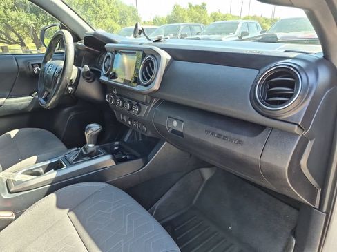 Used 2019 Toyota Tacoma TRD Off-Road AWD/4WD image 37