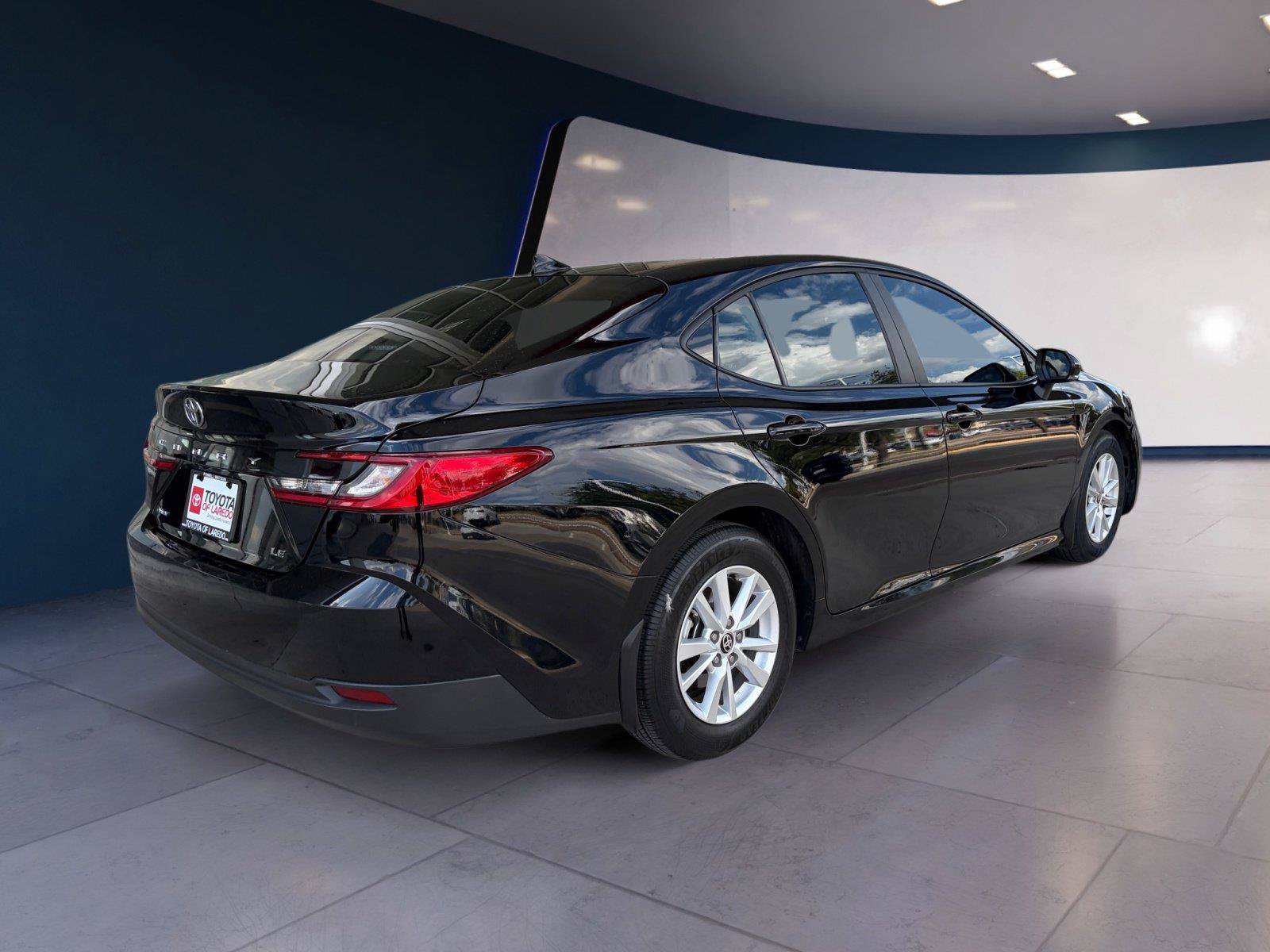 Used 2026 Toyota Camry LE w/ Convenience Package FWD image 5