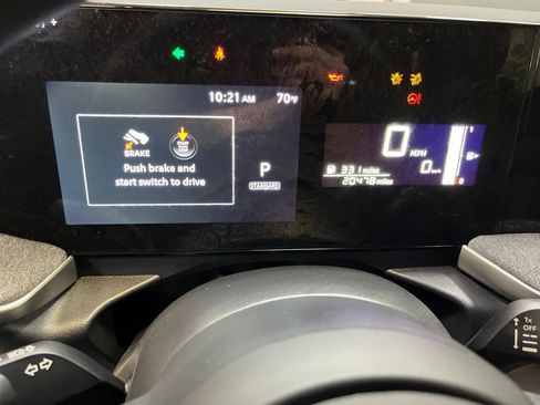 Used 2025 Nissan Kicks SV AWD/4WD image 15