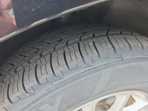 Used 2024 Chrysler Pacifica Touring-L FWD image 32