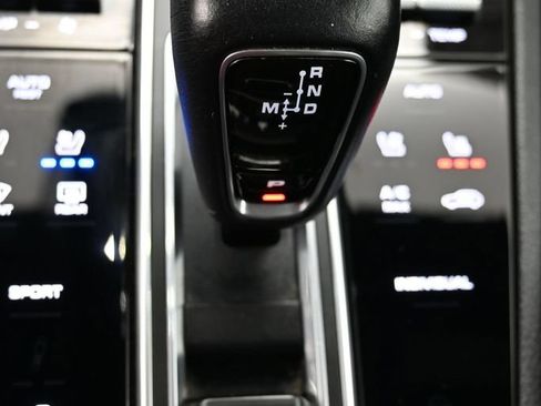 Used 2021 Porsche Cayenne AWD/4WD image 30