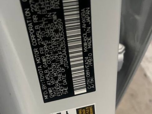 Used 2025 Toyota Prius FWD image 8