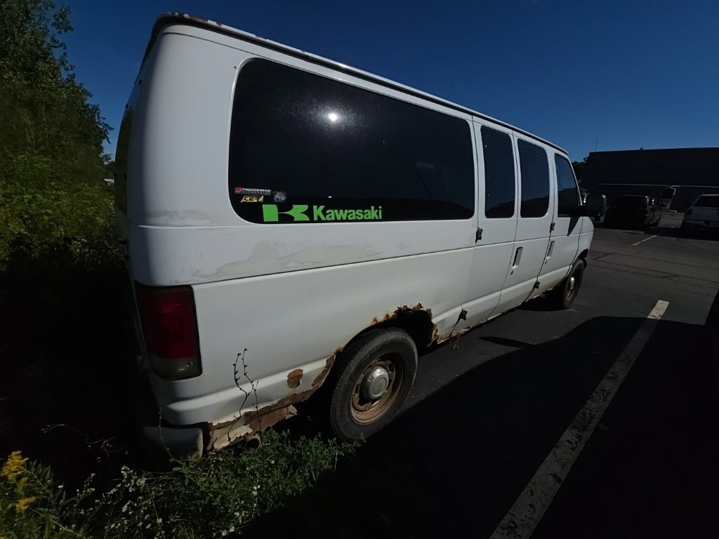 Used 2006 Ford E-150 and Econoline 150 Wagon RWD image 7