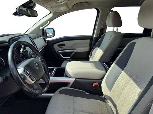 Used 2022 Nissan Titan SV w/ SV Convenience Package image 10