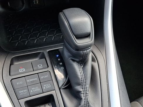 Certified 2025 Toyota RAV4 XLE AWD/4WD image 14