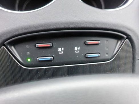 Certified 2024 Toyota Venza Limited image 21