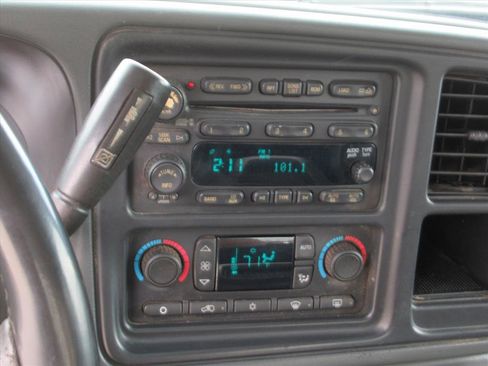 Used 2005 Chevrolet Silverado 2500 LT w/ Heavy-Duty Power Package image 20