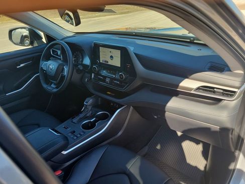 Used 2025 Toyota Highlander XLE image 39