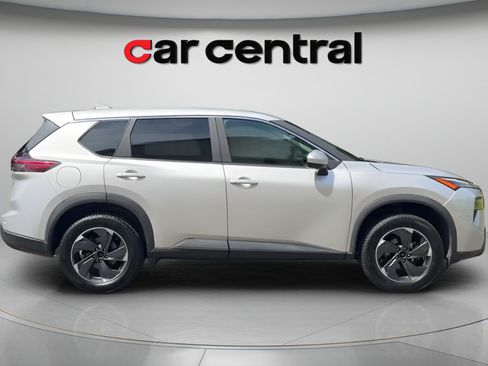 Used 2024 Nissan Rogue SV AWD/4WD image 7