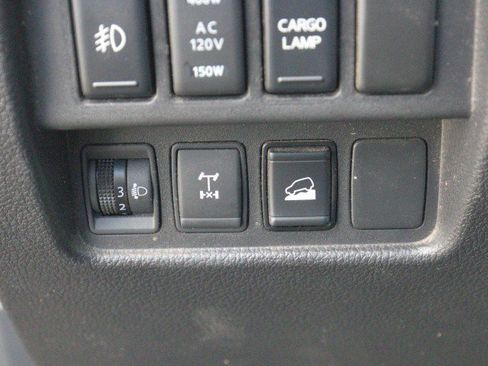 Used 2017 Nissan Titan PRO-4X AWD/4WD image 19
