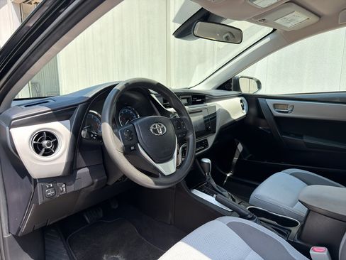Used 2018 Toyota Corolla LE FWD image 10
